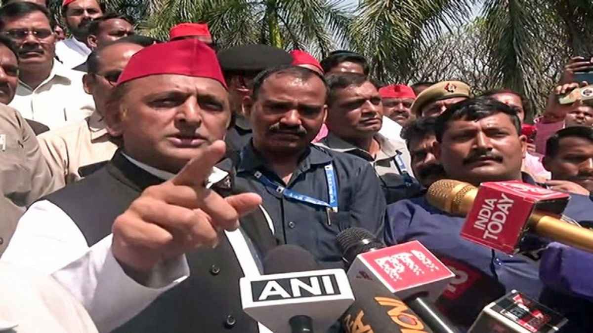 'व्यक्ति कपड़ों से नहीं, अपने विचारों और काम से योगी बनता है', अखिलेश यादव ने क्यों दिया ये बयान?