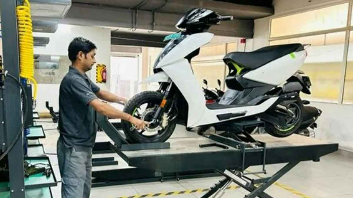 स्कूटर चलाते समय आप भी करते हैं ये 5 गलतियां, तो तेजी से कम होगा पेट्रोल