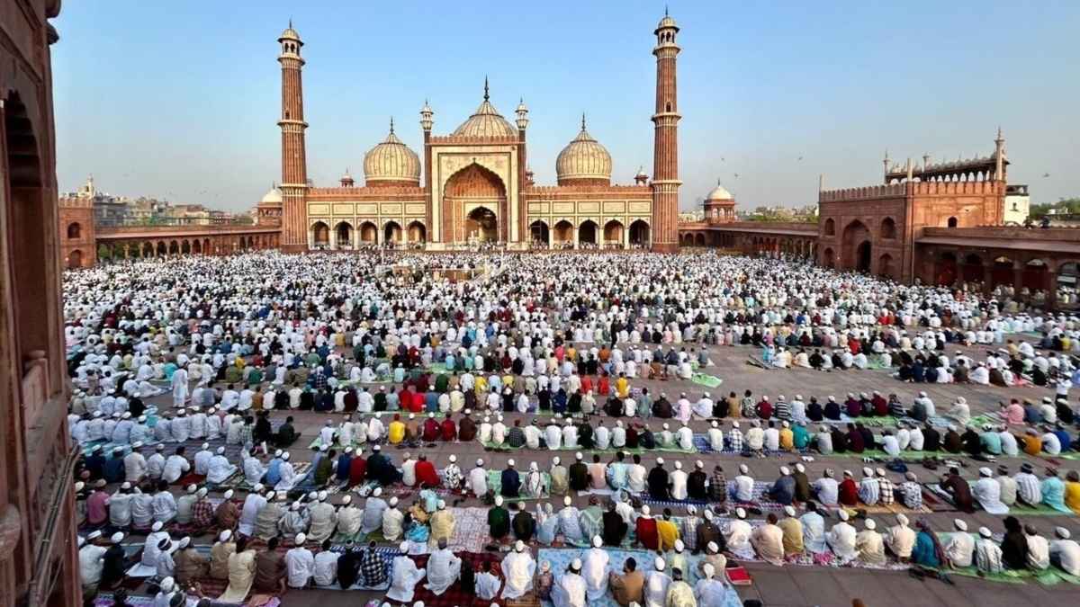 'ये दिल्ली है, संभल या मेरठ नहीं...', मस्जिद में जगह कम पड़ी तो सड़कों पर पढ़ेंगे नमाज, मुस्लिम नेता का बड़ा ऐलान