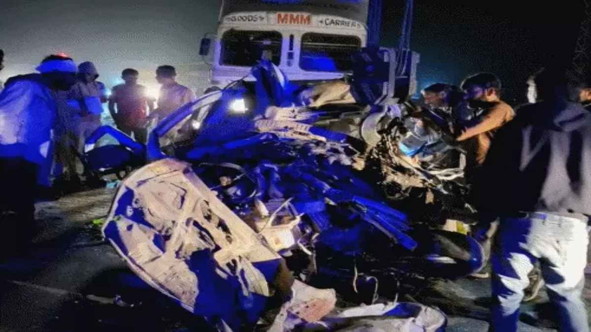 सिरोही में भीषण सड़क हादसा, ट्राॅले से टकराई कार, पति-पत्नी समेत 6 लोगों की मौत