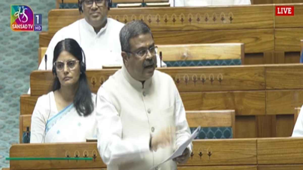 भाषा विवाद पर संसद में बवाल, धर्मेंद्र प्रधान के खिलाफ विशेषाधिकार हनन का नोटिस