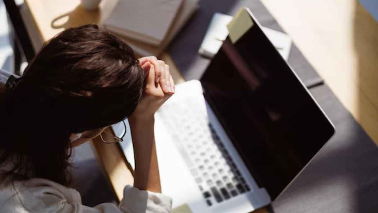 Social Media Burnout के होते हैं ये 5 संकेत, जानें कैसे करें बचाव