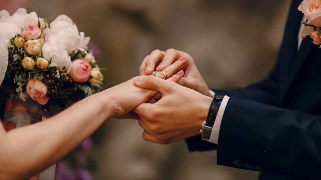 शादी को मजबूत और खुशहाल बनाने के लिए अपनाएं ये 5 टिप्स