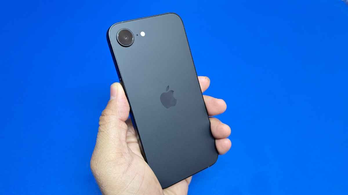 iPhone 16e: एप्पल का सबसे किफायती स्मार्टफोन, खरीदने से पहले जानें कितना है दम