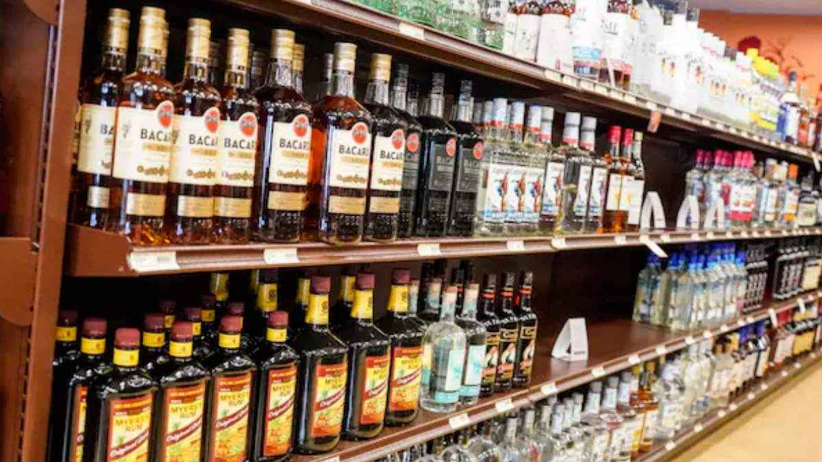 नई आबकारी नीति से सरकार हुई मालामाल, कमा लिए 22.65 अरब रुपये