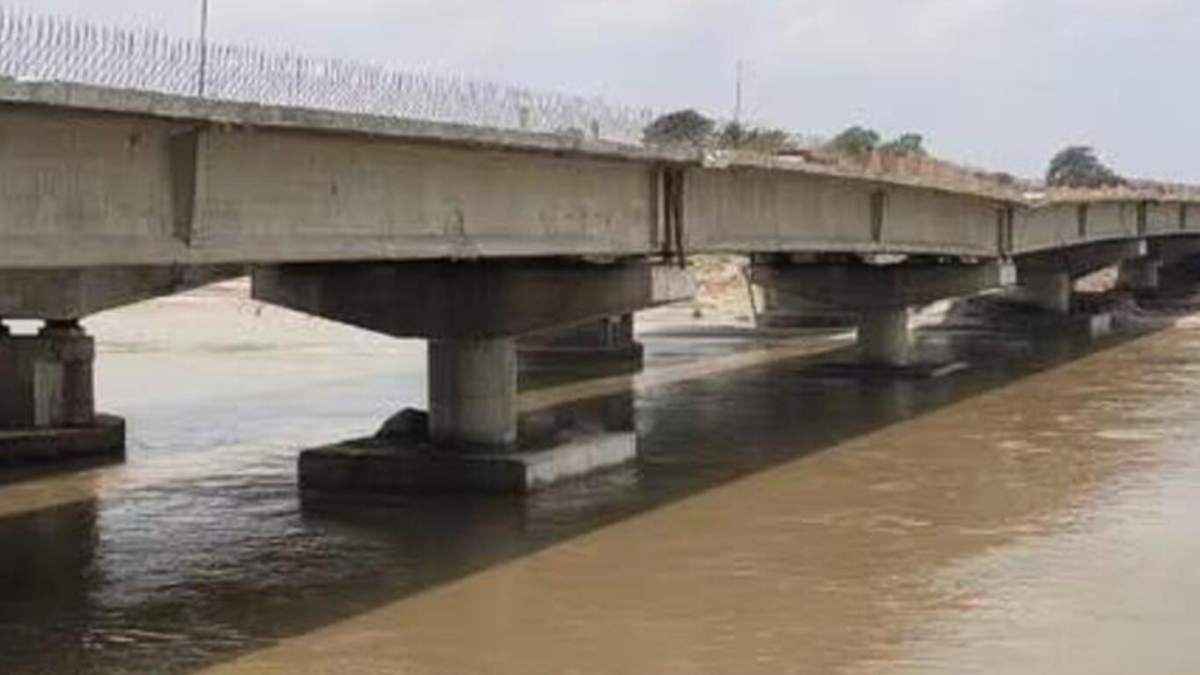 बिहार में पुल का पिलर हुआ क्षतिग्रस्त, NHAI की बड़ी लापरवाही आई सामने
