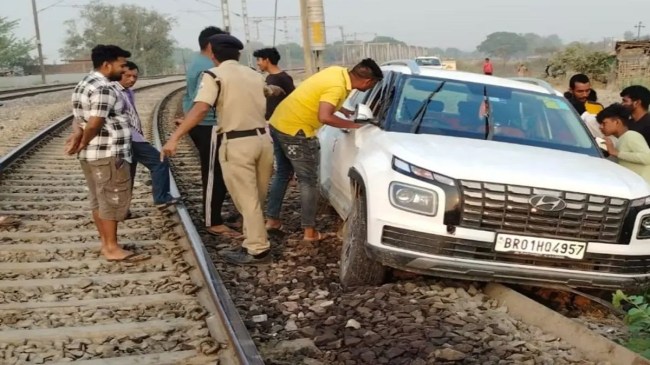 Google Maps Error Car Stuck on Railway Track