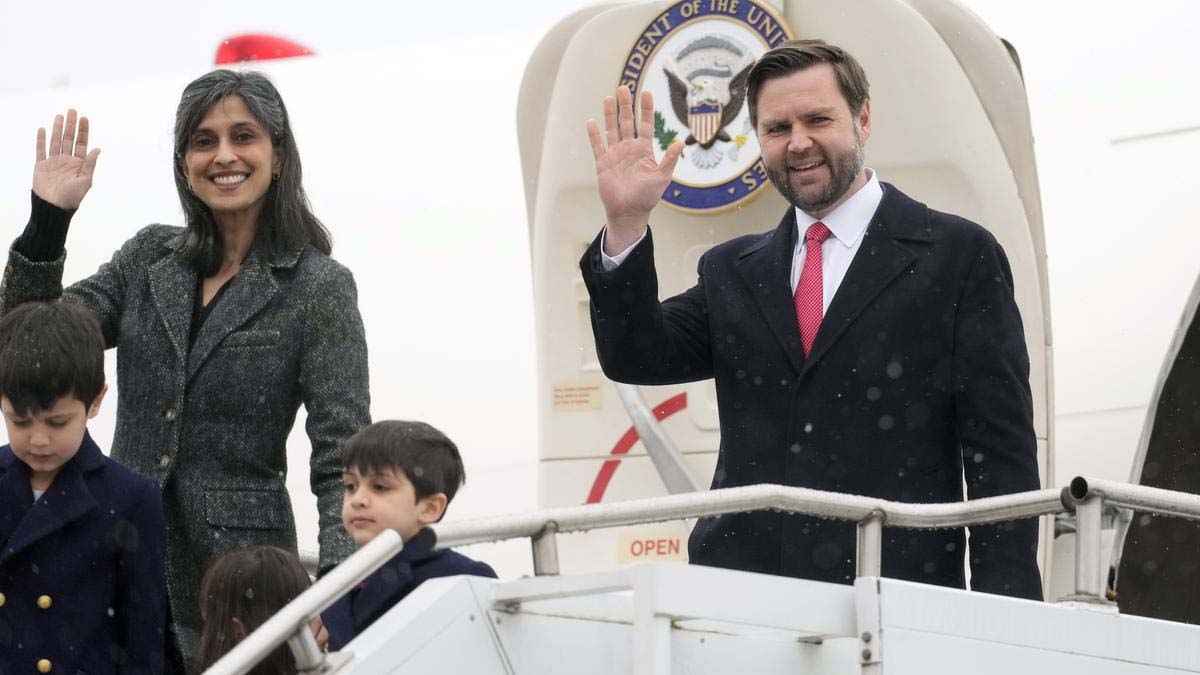 टैरिफ पर क्या बीच का रास्ता निकालेंगे JD Vance?  समझें यूएस वाइस प्रेसिडेंट टूर का गणित