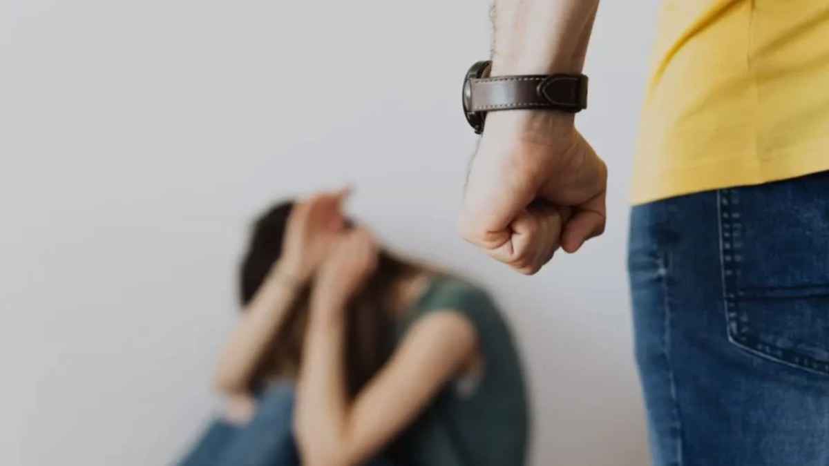 पति ने पत्नी के सिगरेट से जला दिए नाजुक अंग, प्रेमिका के लिए की थी बर्बरता