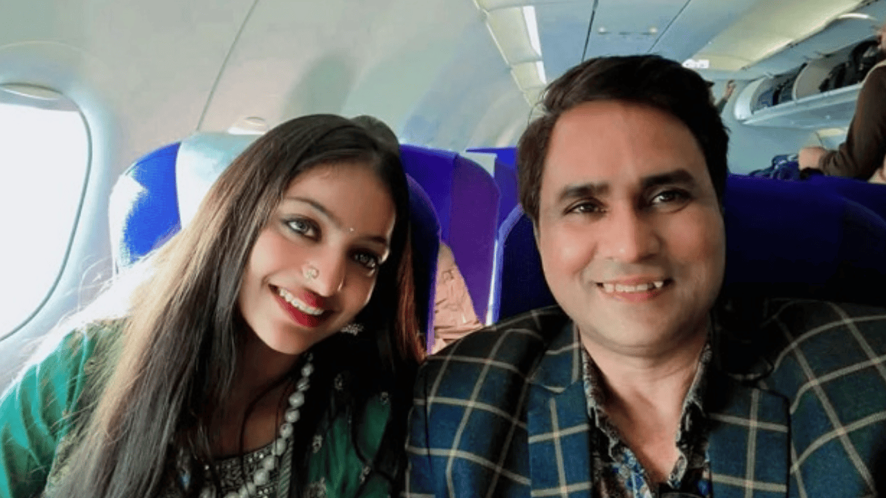 डायरेक्टर Sanoj Mishra और Monalisa का AI वीडियो वायरल, क्यों गुस्सा दिखीं 'महाकुंभ गर्ल'?