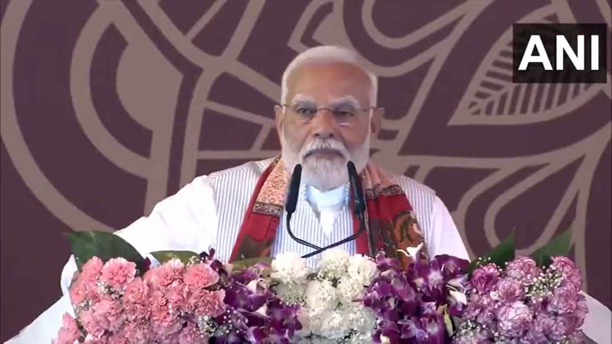 PM मोदी बोले-वाराणसी आना-जाना होगा आसान, 3884 करोड़ के प्रोजेक्ट्स का लोकार्पण