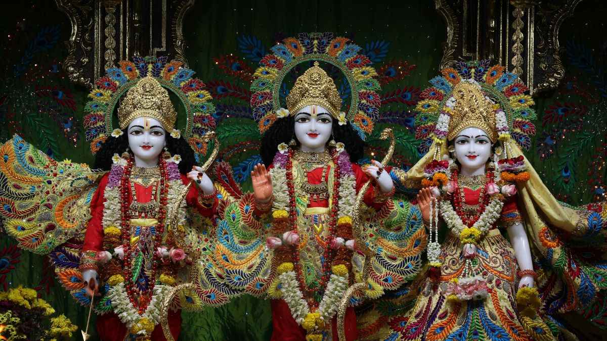 Ram Navami 2025: आज भगवान राम को अर्पित करें ये 5 फल, हर काम में होंगे सफल!