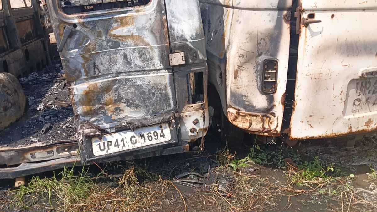मुरादाबाद में सीएचसी प्रांगण में खड़ी एम्बुलेंस में लगी आग, मिनटों में जलकर हुई राख