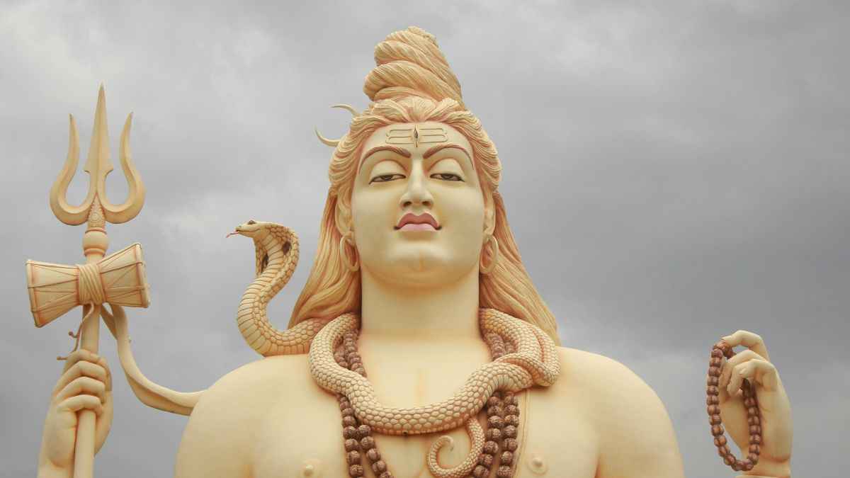 Pradosh Vrat 2025: भगवान शिव करेंगे हर समस्या का अंत, बस आज की शाम कर लें ये 5 उपाय!