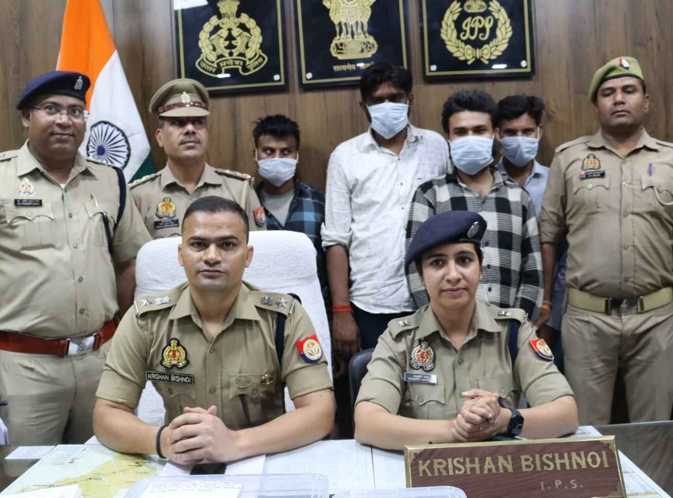 पहले पिता के साथ धोखा, फिर पड़ोसी को बनाया शिकार...आधार कार्ड से कैसे हुआ बड़े गैंग का खुलासा?