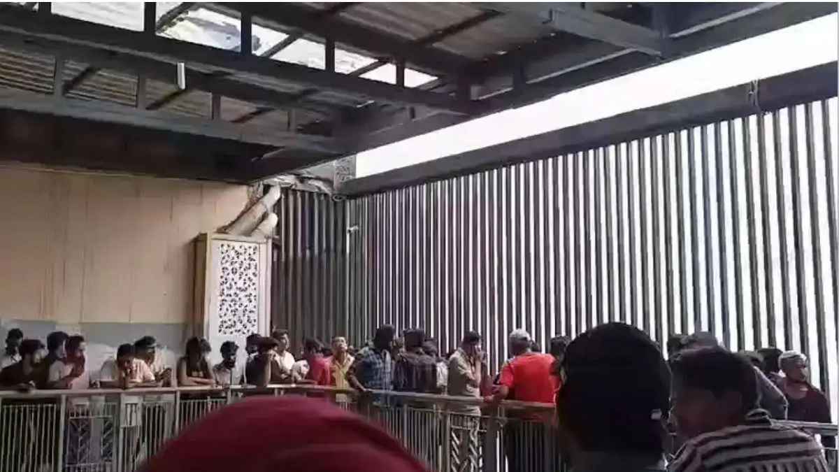 ग्रेटर नोएडा वेस्ट के गौर सिटी सेंटर में बड़ा हादसा, मची चीख-पुकार