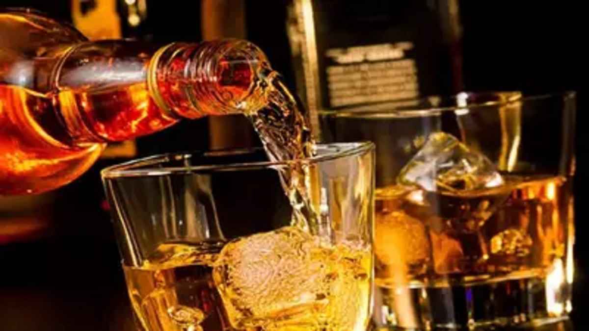 नोएडा में शराब के शौकीनों के लिए नया फरमान, बिना रजिस्ट्रेशन नहीं छलकेंगे जाम