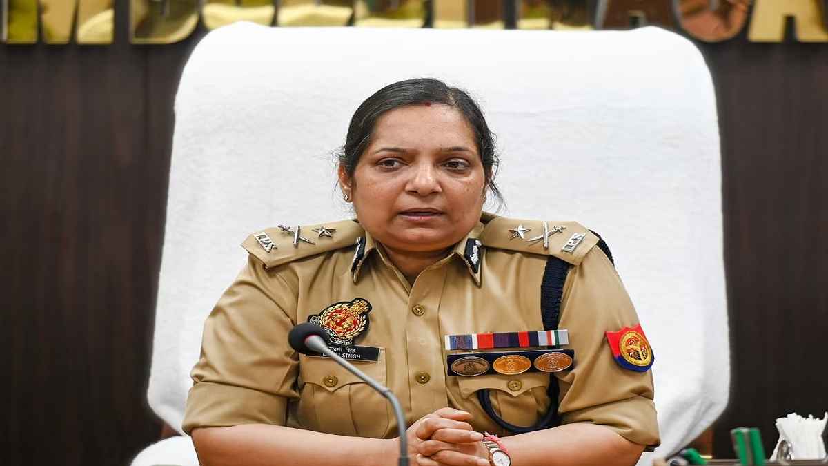 नोएडा में ACP समेत 12 पुलिसकर्मी सस्पेंड, पुलिस कमिश्नर लक्ष्मी सिंह का बड़ा एक्शन