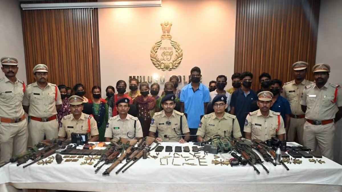 Naxalites arrested, Mulugu Police।