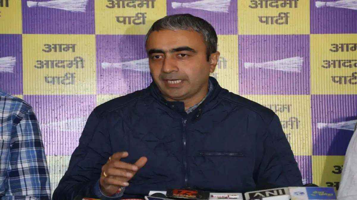 'क्या अमेरिका के इशारे पर छोड़ दिया पहलगाम का बदला?' सीजफायर पर केंद्र से आप नेता अनुराग ढांडा का सवाल