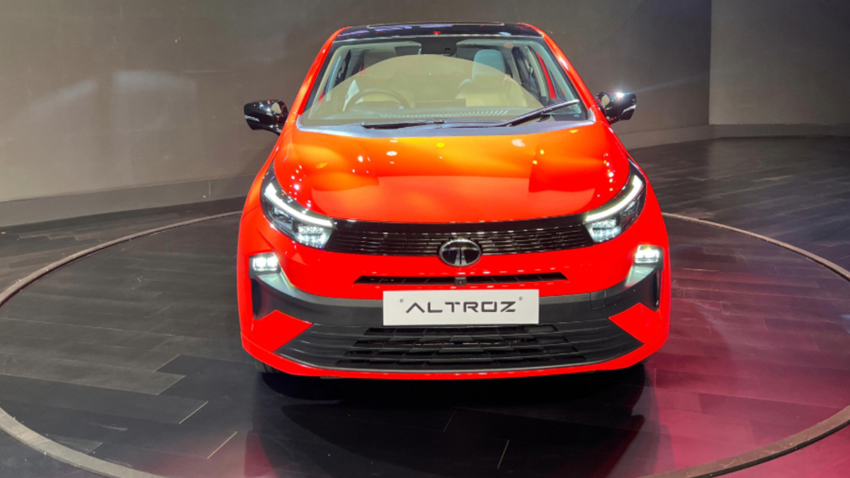 नई Tata Altroz के ये 9 फीचर्स जो बलेनो और i 20 में भी नहीं मिलते! देखिये लिस्ट