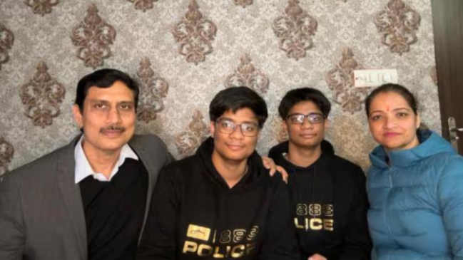 Arav Aur Aarush Bhatt