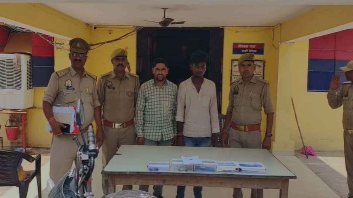चित्रकूट से 2 शातिर नटवरलाल गिरफ्तार, बैंक के बाहर करते थे पैसों की हेराफेरी