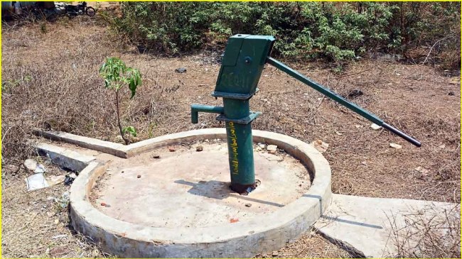 Hand pump