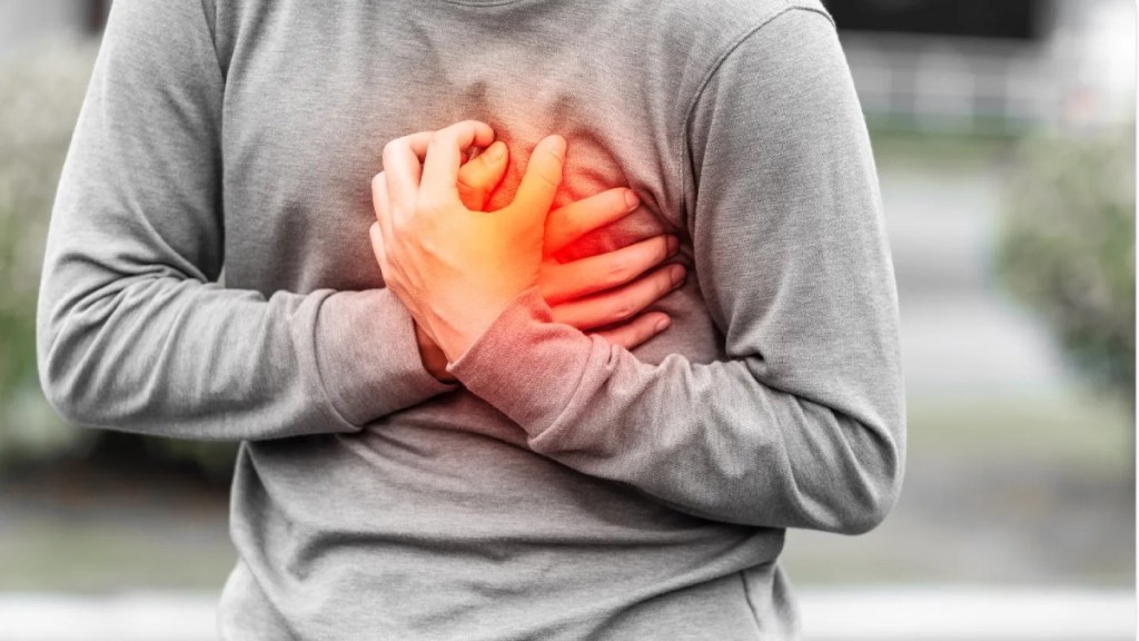 इन 5 लोगों को सबसे ज्यादा आते हैं हार्ट अटैक, जानें दिल का दौरा आ जाए तो  क्या करें?