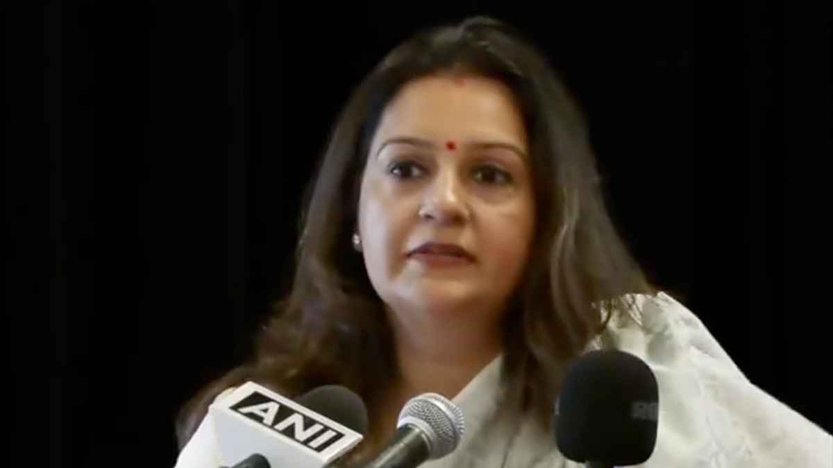 'भारत पर हमले का 10 गुना ताकत से मिलेगा जवाब', शिवसेना सांसद प्रियंका ने पाकिस्तान को दिया चैलेंज