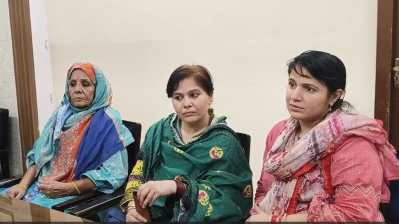 India Extends Visa for Pakistani Hindu Family India Extends Visa for Pakistani Hindu Family