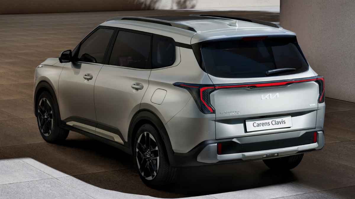Kia Carens Clavis EV इस साल दस्तक देगी! क्रेटा EV से होगा खास कनेक्शन