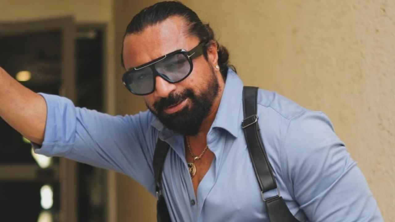 FIR होने के बाद Ajaz Khan ने बंद किया अपना फोन, गायब हुए एक्टर को ढूंढने में जुटी पुलिस