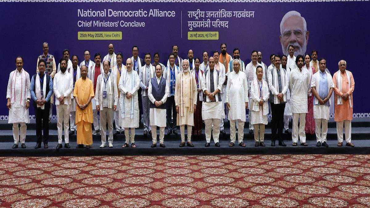 पीएम मोदी की नसीहत से लेकर बस्तर मॉडल की सराहना तक, NDA की बैठक में दिखा शासन का नया विजन