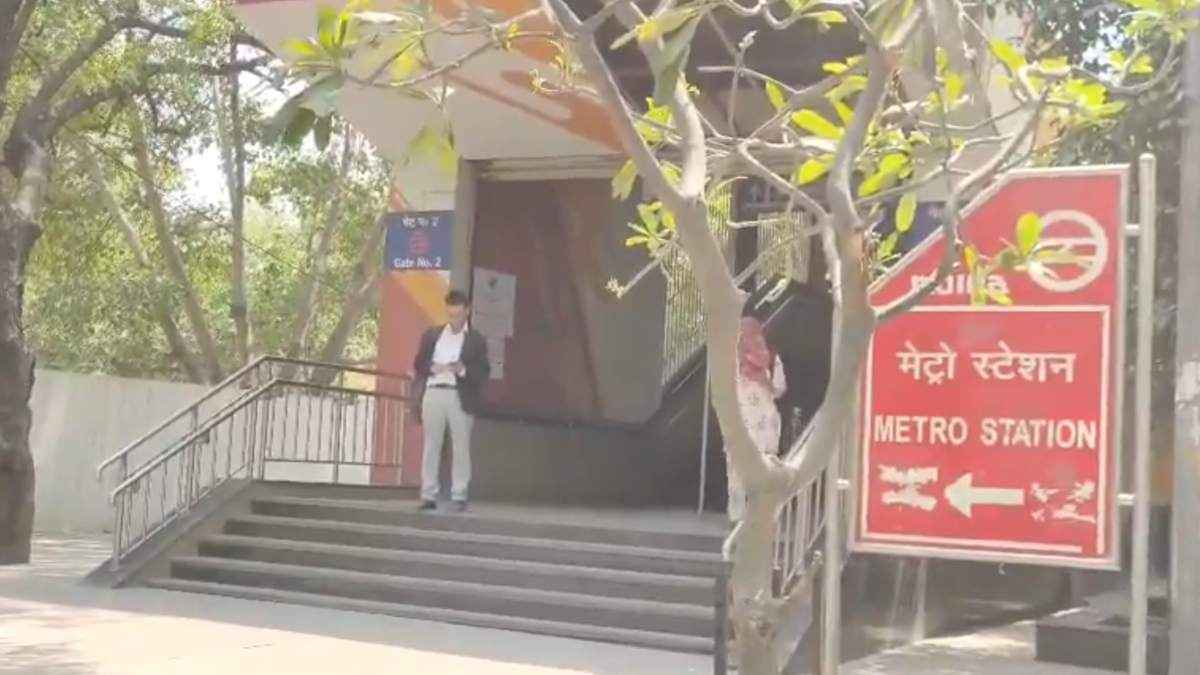 मेट्रो के आगे कूद गई 21 साल की लड़की, स्टेशन पहुंची नोएडा पुलिस
