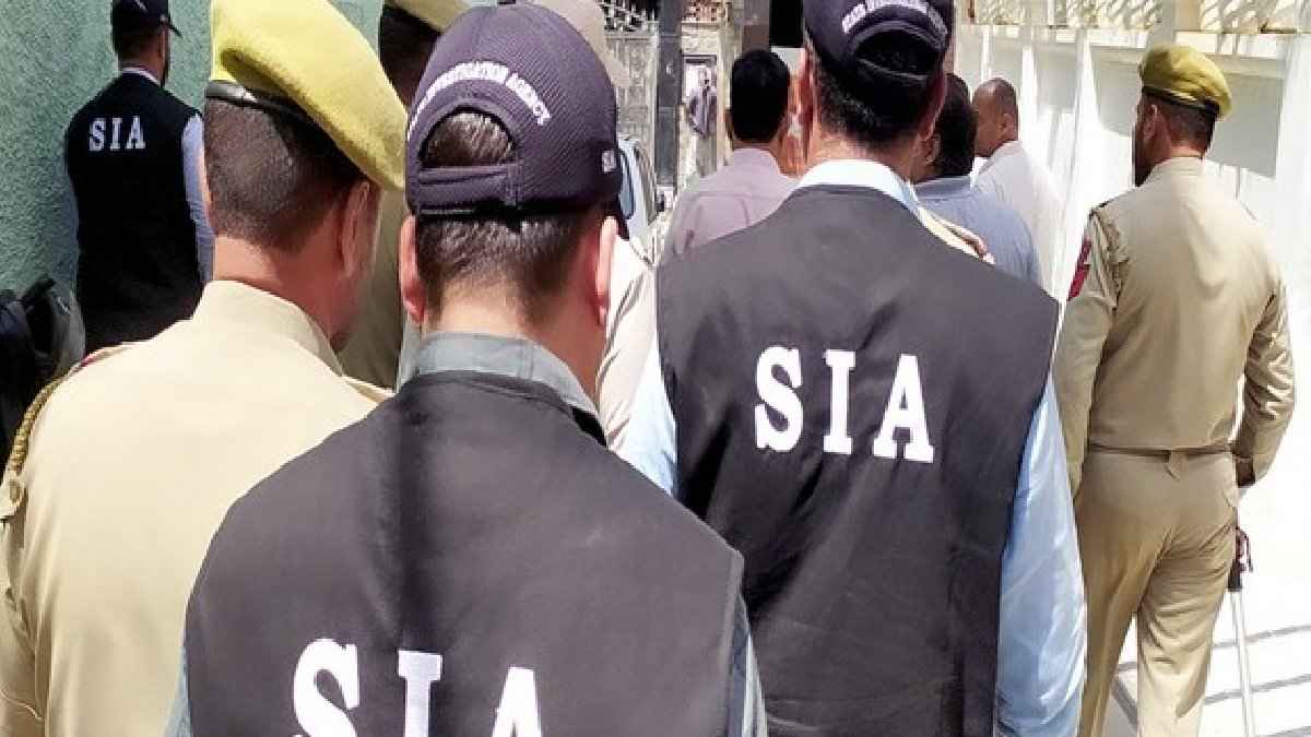 ऑपरेशन सिंदूर के बाद कश्मीर में आतंकियों के मददगारों पर कसा शिकंजा, SIA ने 11 ठिकानों पर मारे छापे