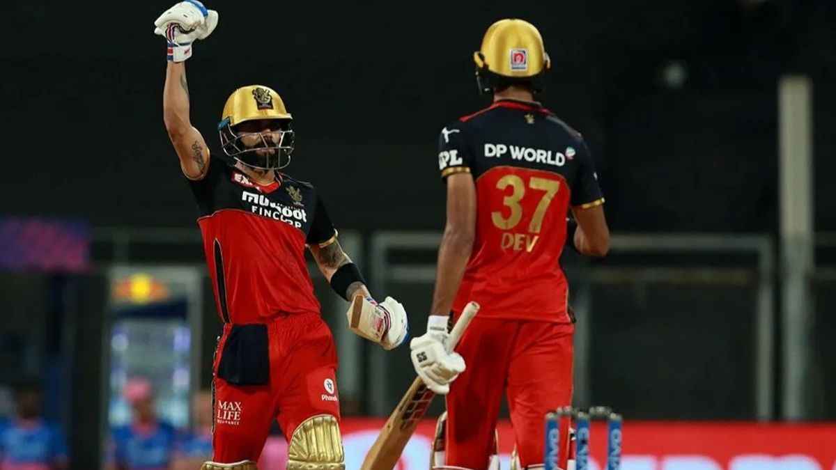 IPL 2025: प्लेऑफ से पहले RCB को लगा तगड़ा झटका, स्टार खिलाड़ी टूर्नामेंट से हुआ बाहर, मयंक की हुई एंट्री