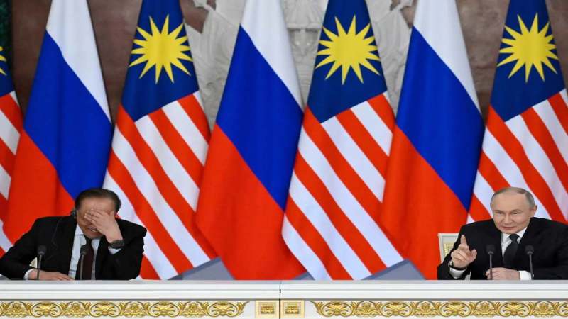 Vladimir Putin and Malaysian PM Anwar Ibrahim