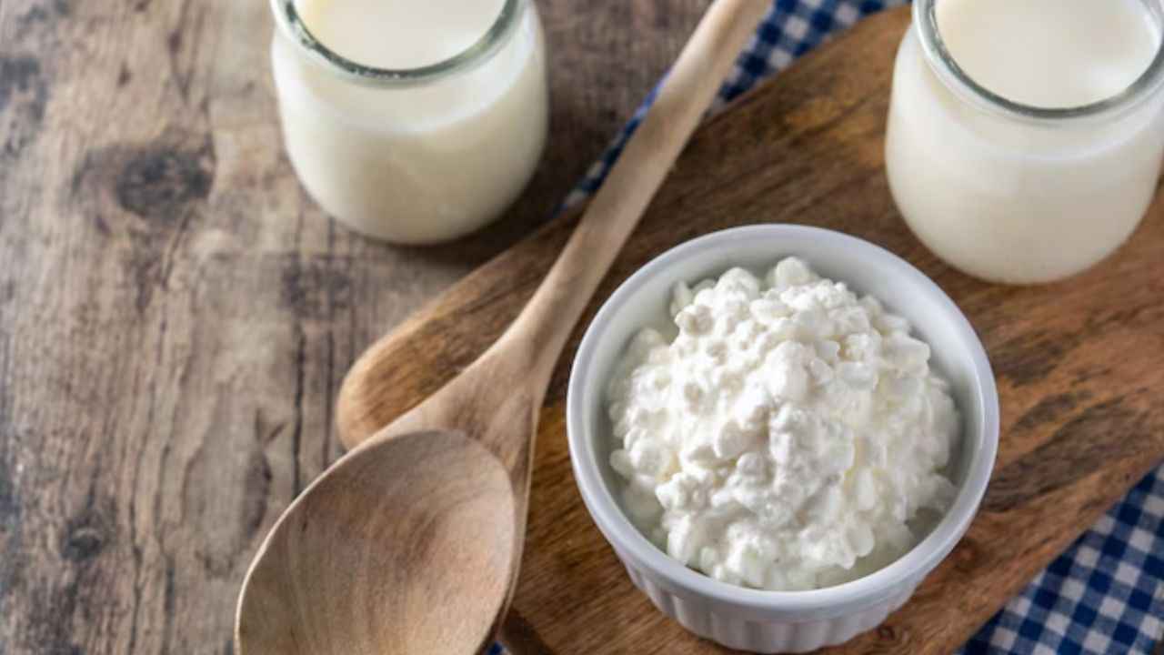 दही के साथ भूलकर भी न खाएं ये 5 चीजें, जानें क्या कहता है आयुर्वेद