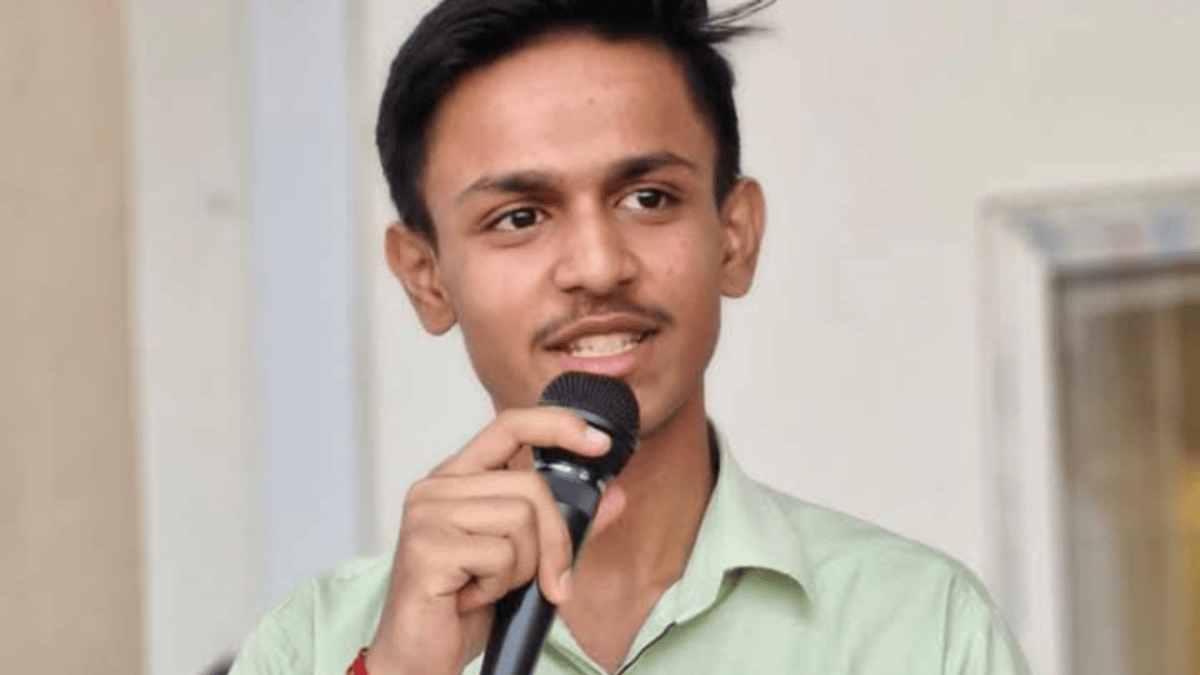 केवल 2 घंटे की पढ़ाई और CBSE 10वीं में 499/500 मार्क्स, जानें रुद्र प्रताप सिंह ने कैसे की बोर्ड परीक्षा की तैयारी