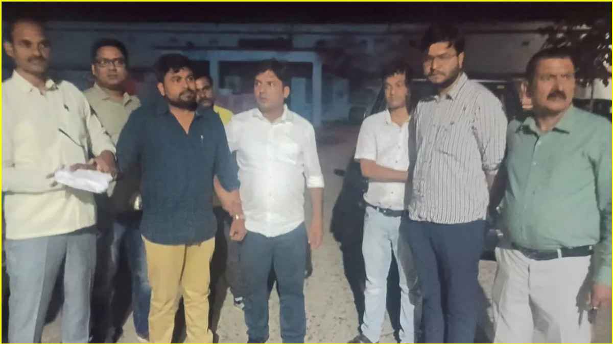 BDO and Lekhpal arrested red handed together in Araria