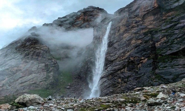 Vasudhara Falls