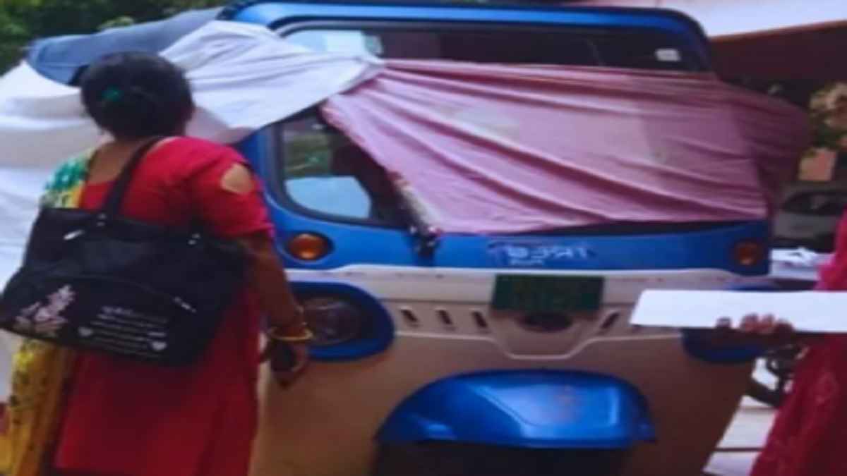 गाजियाबाद में महिला ने ऑटो में दिया जुड़वां बच्चों को जन्म, दोनों स्वस्थ
