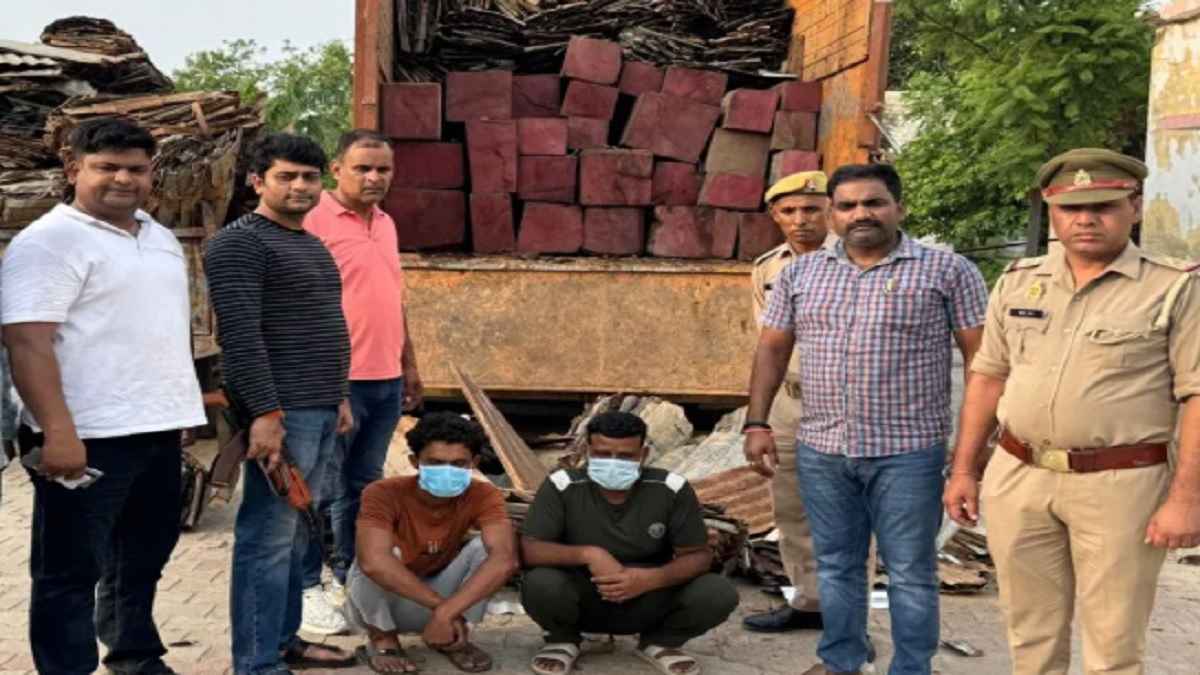 Ghaziabad News: भोजपुर पुलिस ने पकड़ी 1 करोड़ कीमत की लकड़ी, स्क्रेप के नीचे छिपाकर की जा रही थी तस्कारी