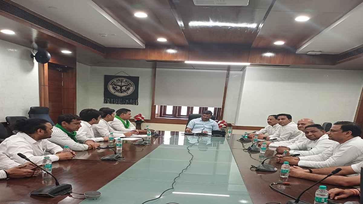 हाई पावर कमेटी की सिफारिश लागू नहीं होने से ग्रेटर नोएडा के किसानों में रोष,  10 प्रतिश भूखंड और नए कानून की मांग