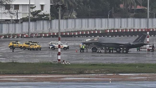 F-35 Jet Emergency Landing