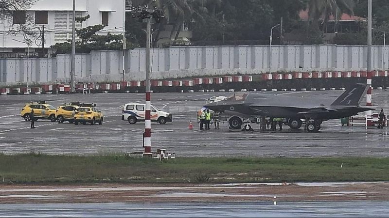 F-35 Jet Emergency Landing