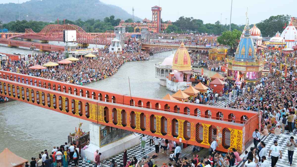Ganga Dussehra 2025: गंगा दशहरा पर राशि के अनुसार करें ये काम, जीवन हो जाएगा आसान