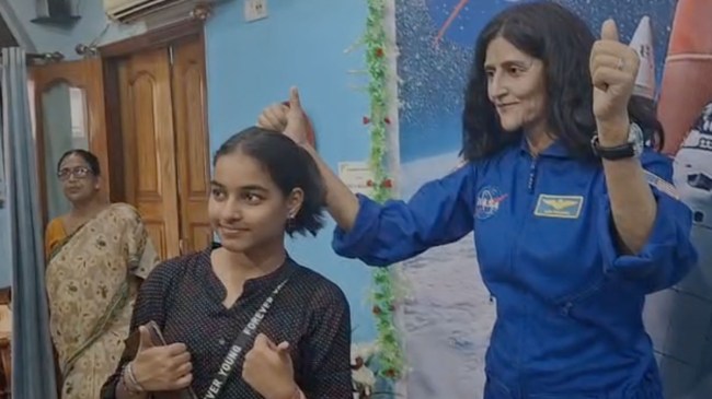 बंगाल के मूर्तिकार सुशांत राय ने बनाई अंतरिक्ष यात्री सुनीता विलियम्स की मूर्ति, फोटो क्रेडिट न्यूज24