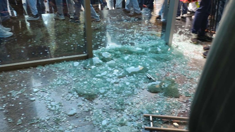 patna Bapu Sabhagar gate broke down